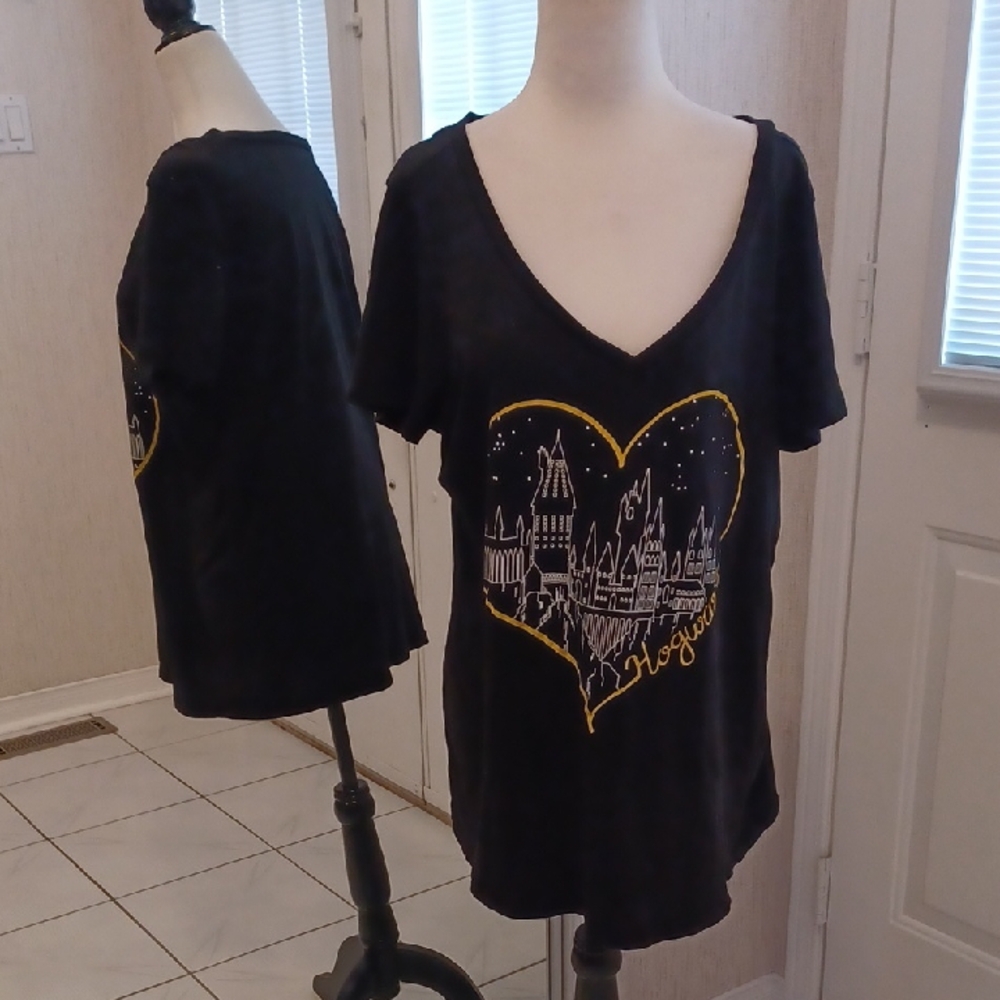 4/$80 Harry Potter "Hogwarts" Tee - Size 1 (US16)